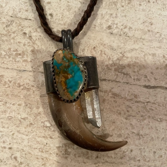 Rare, Vintage, Native American Claw pendant with turquoise and quartz crystal! - Picture 2 of 5